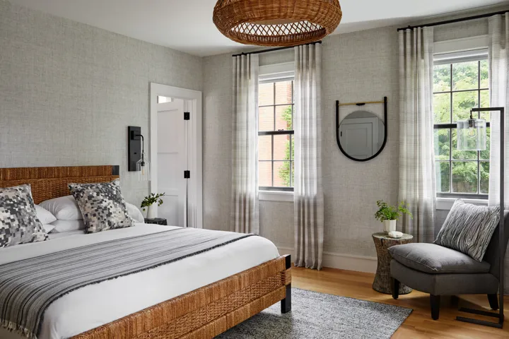 Queen deluxe room at The Edgartown Inn