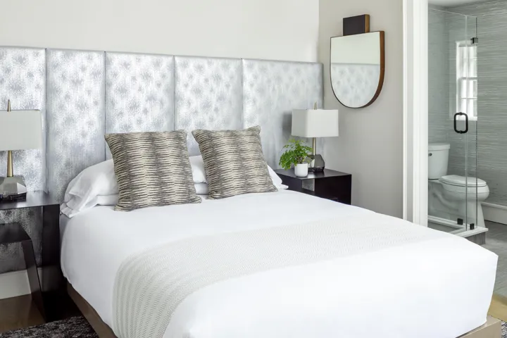 First floor deluxe king room at The Richard